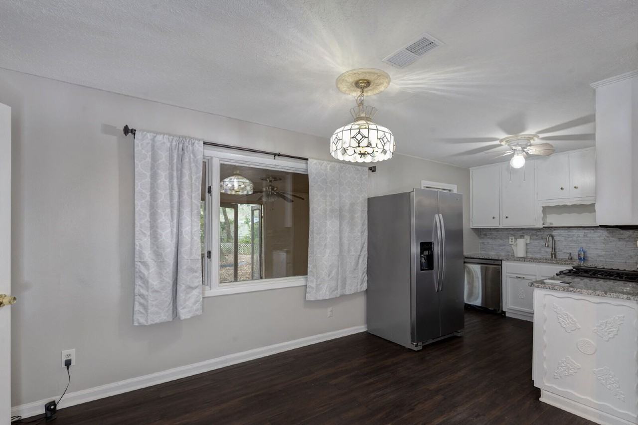 4527 Fairview Dr - Photo 3 of 20