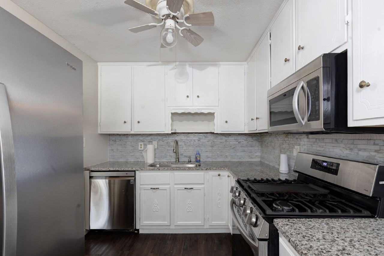 4527 Fairview Dr - Photo 4 of 20