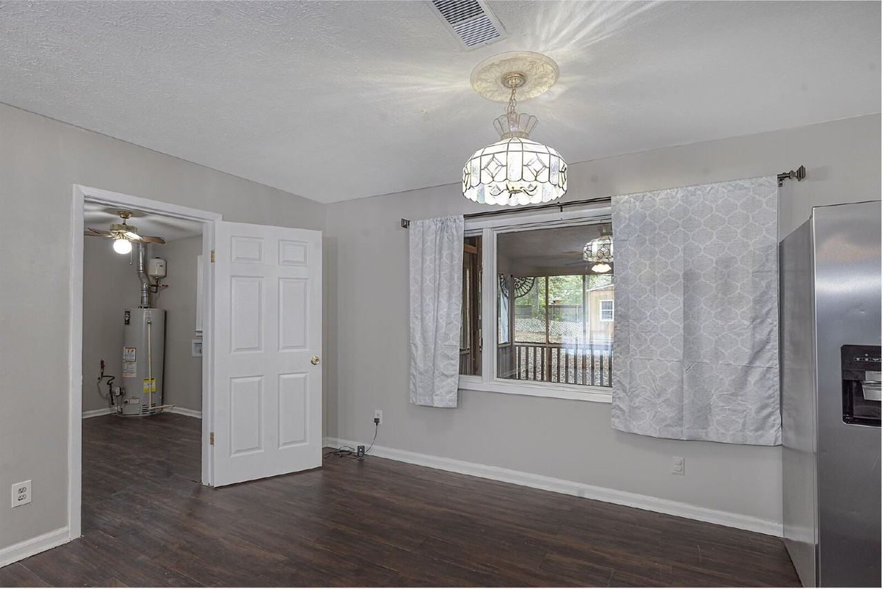 4527 Fairview Dr - Photo 5 of 20