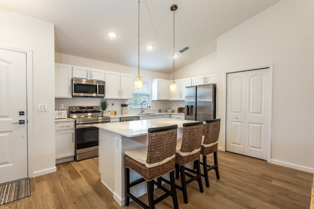 43 Freeland Ln - Photo 5 of 33
