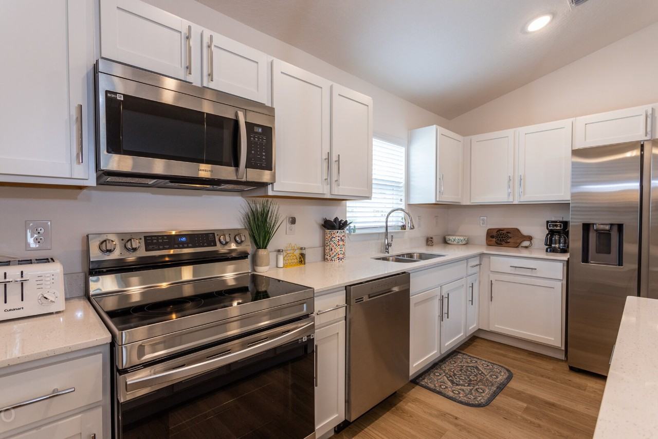 43 Freeland Ln - Photo 6 of 33