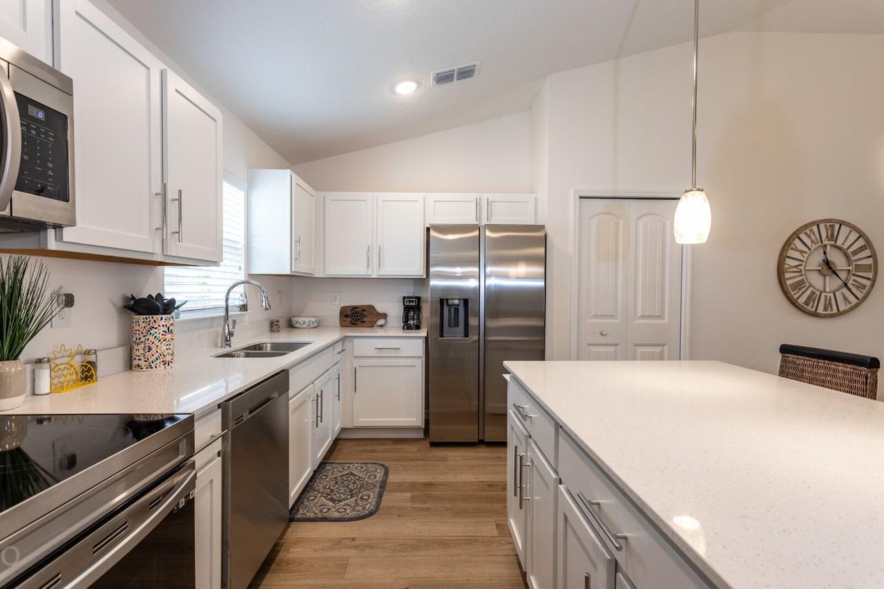 43 Freeland Ln - Photo 7 of 33