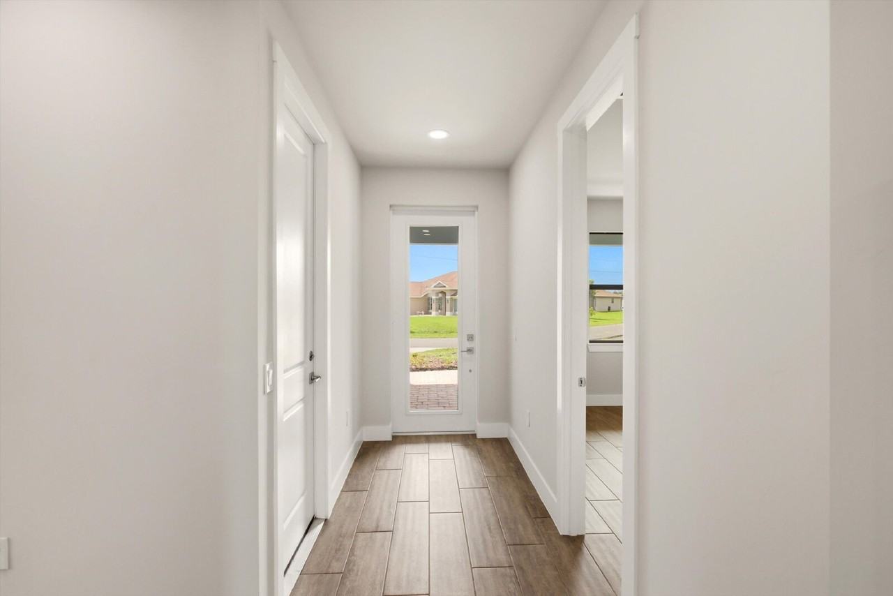 3518 Ne 21st Pl - Photo 7 of 33