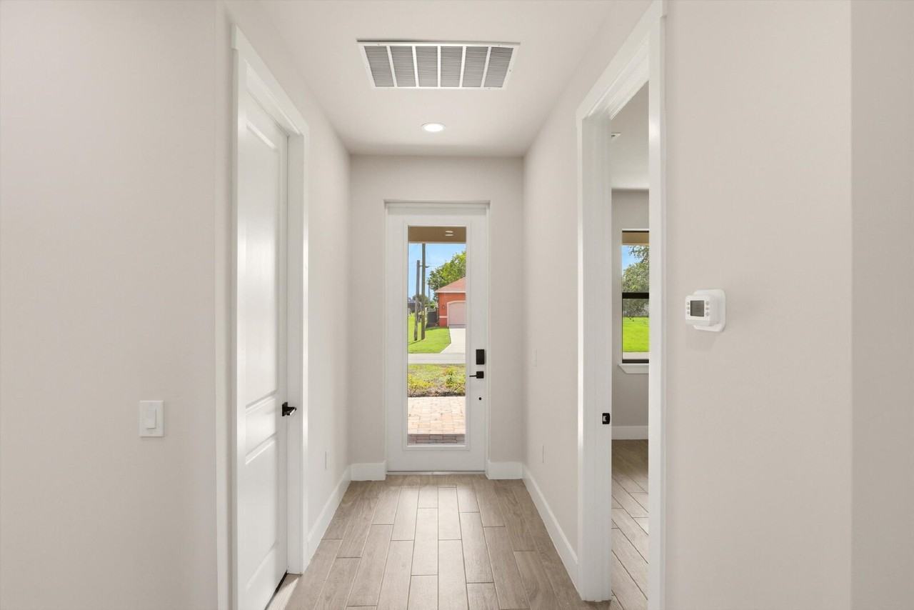 3750 Ne 13th Ave - Photo 4 of 34