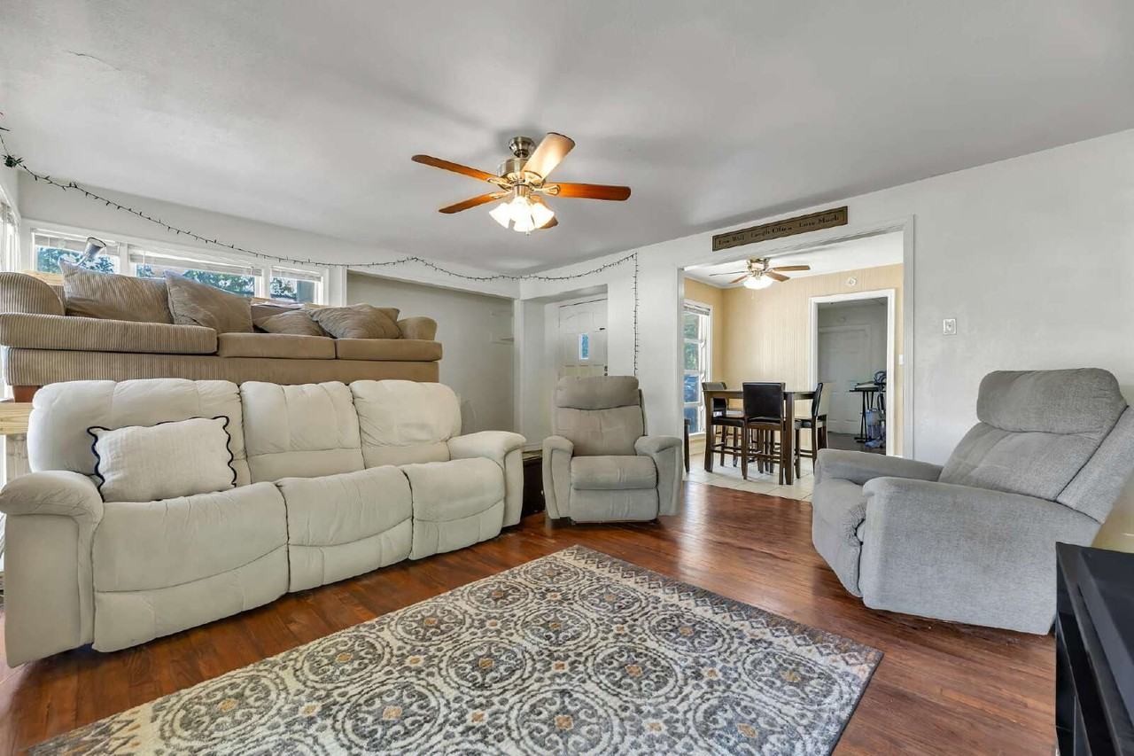 520 Helena St - Photo 2 of 25