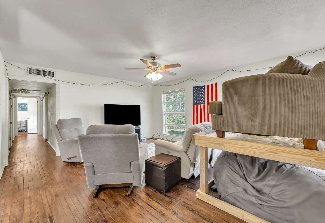 520 Helena St - Photo 4 of 25