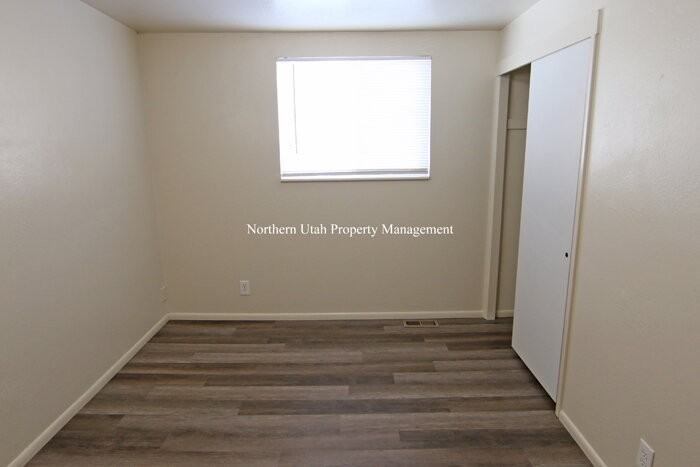 521 E 600 S - Photo 6 of 19