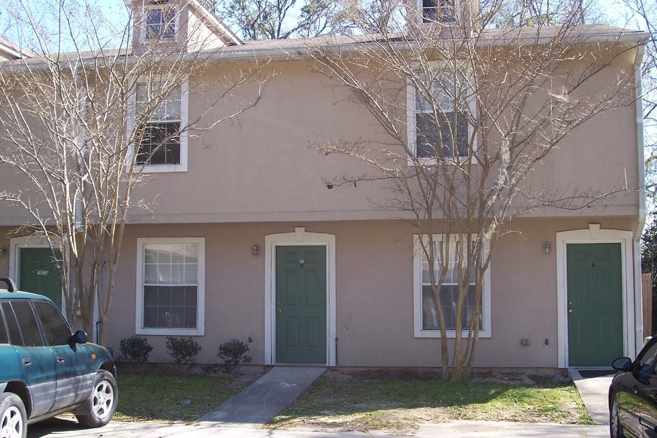 105 Valencia Dr - Photo 2 of 16