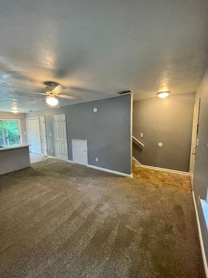 105 Valencia Dr - Photo 3 of 16