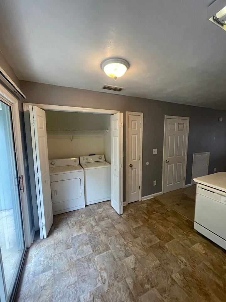 105 Valencia Dr - Photo 4 of 16