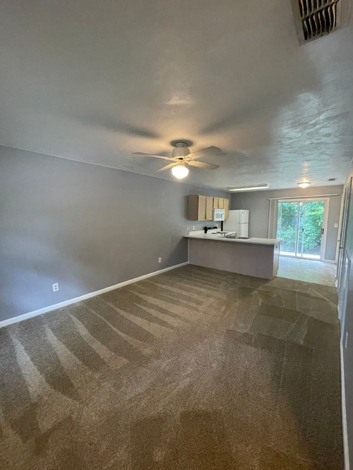 105 Valencia Dr - Photo 5 of 16
