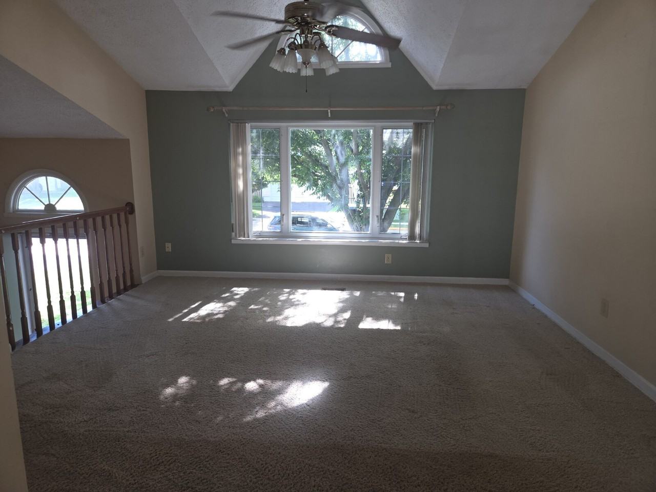 212 Sandstone Dr - Photo 3 of 17