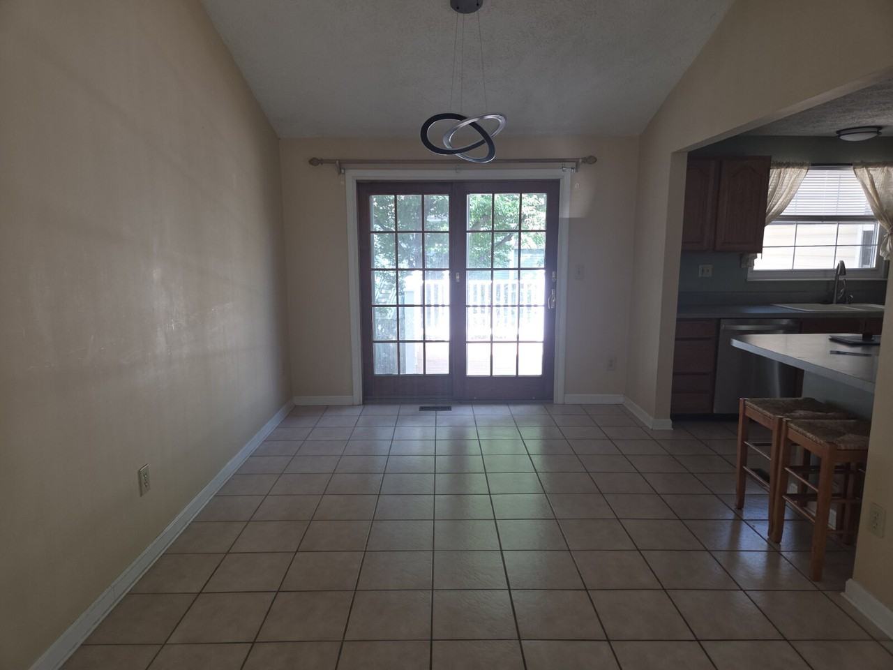 212 Sandstone Dr - Photo 4 of 17