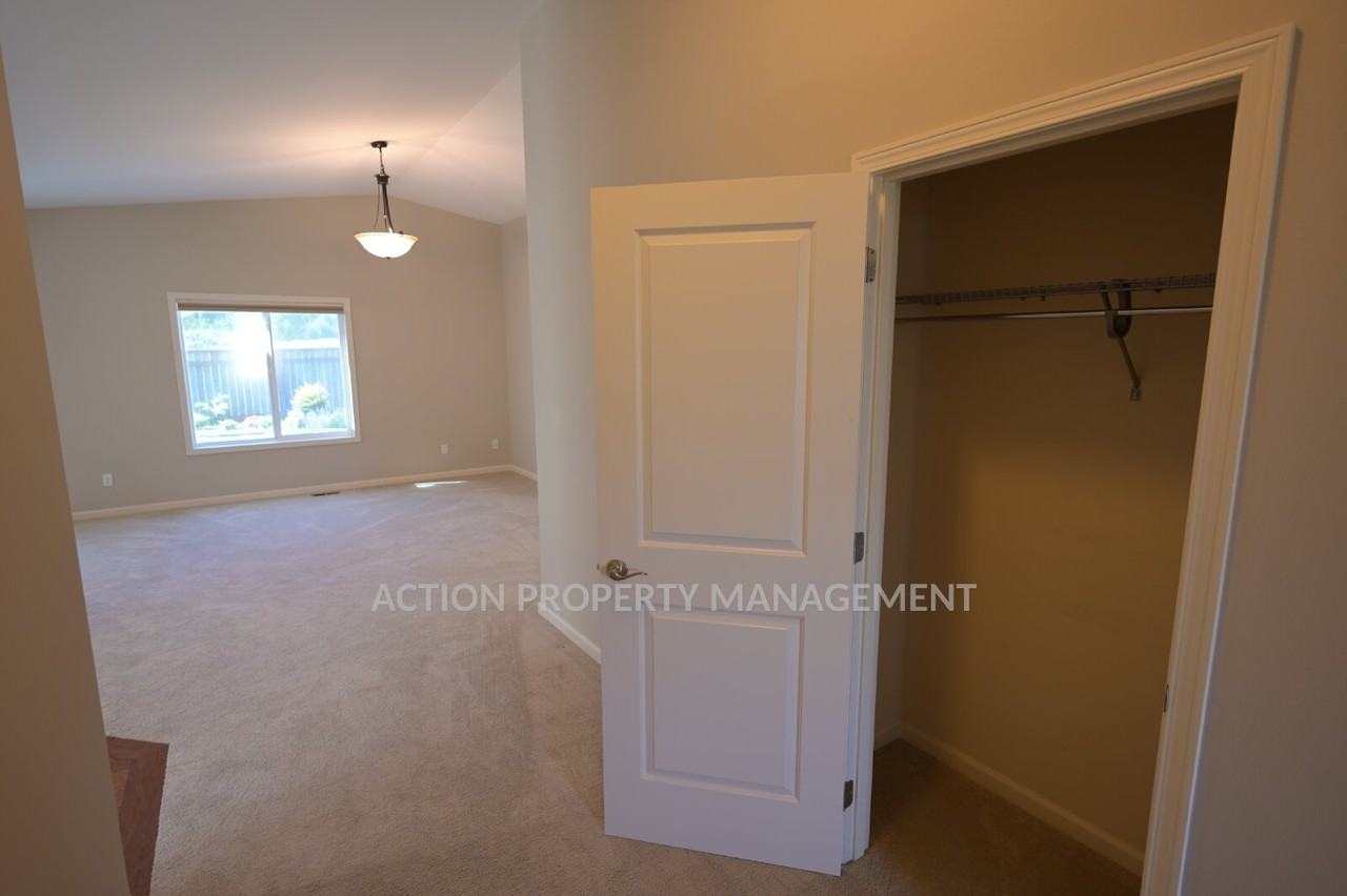 41 W Lobelia Dr - Photo 7 of 32