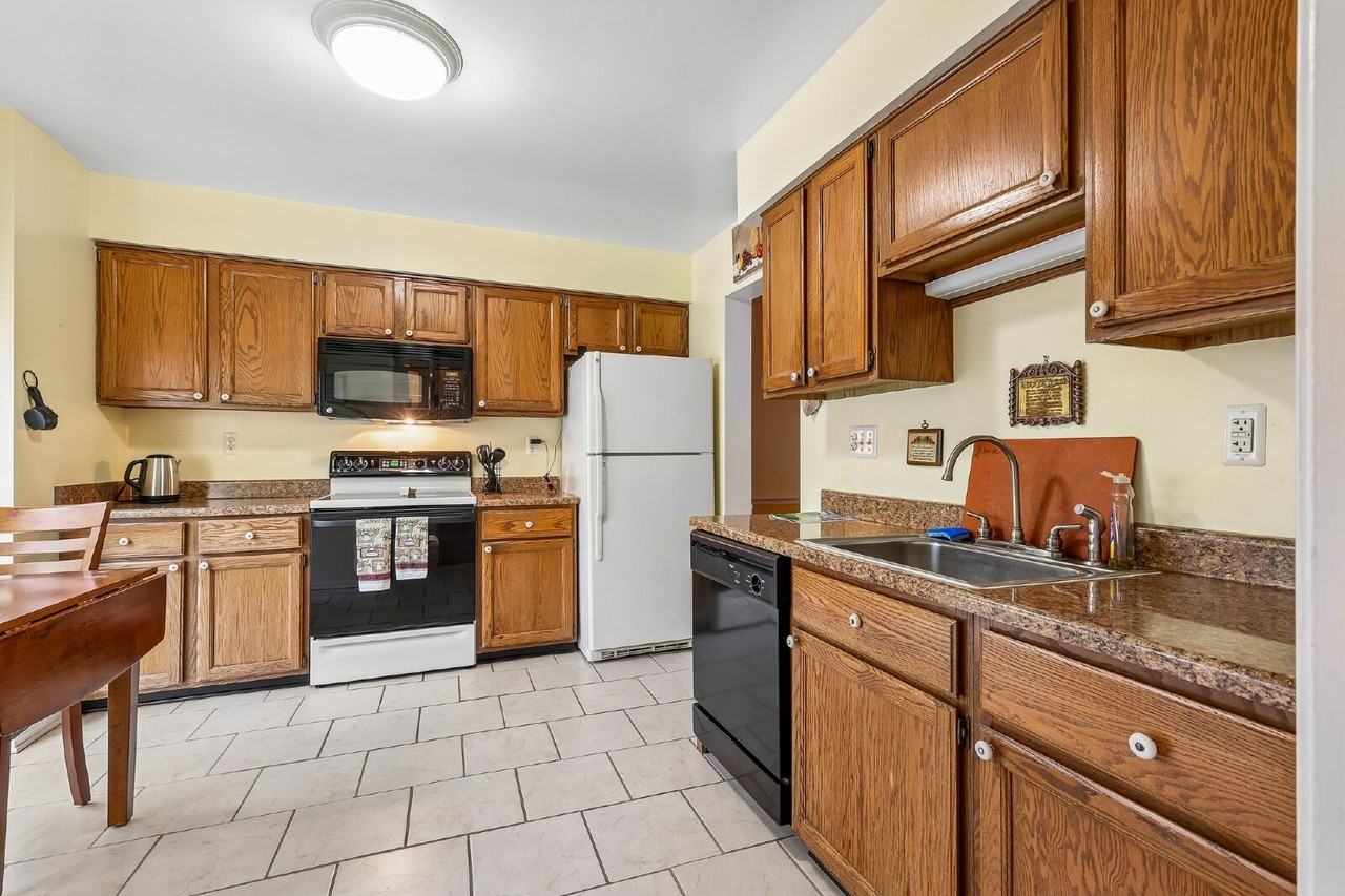 11598 Overleigh Dr - Photo 3 of 25