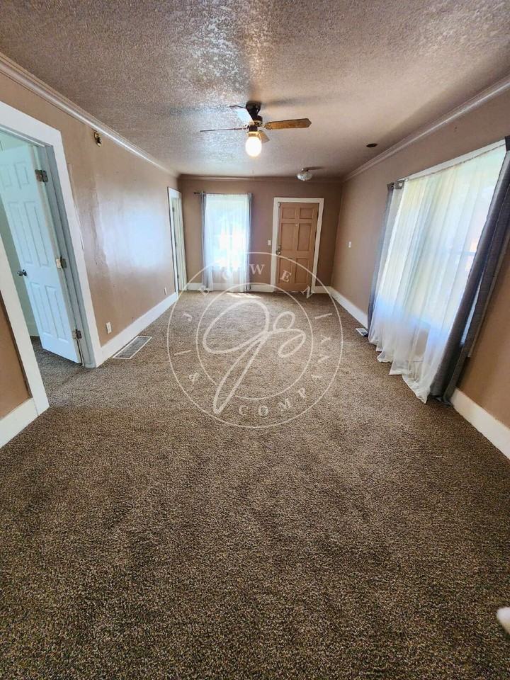 537 Maumee Ave - Photo 4 of 20