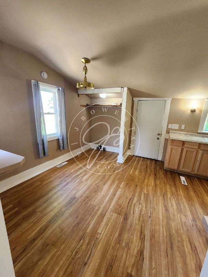 537 Maumee Ave - Photo 5 of 20