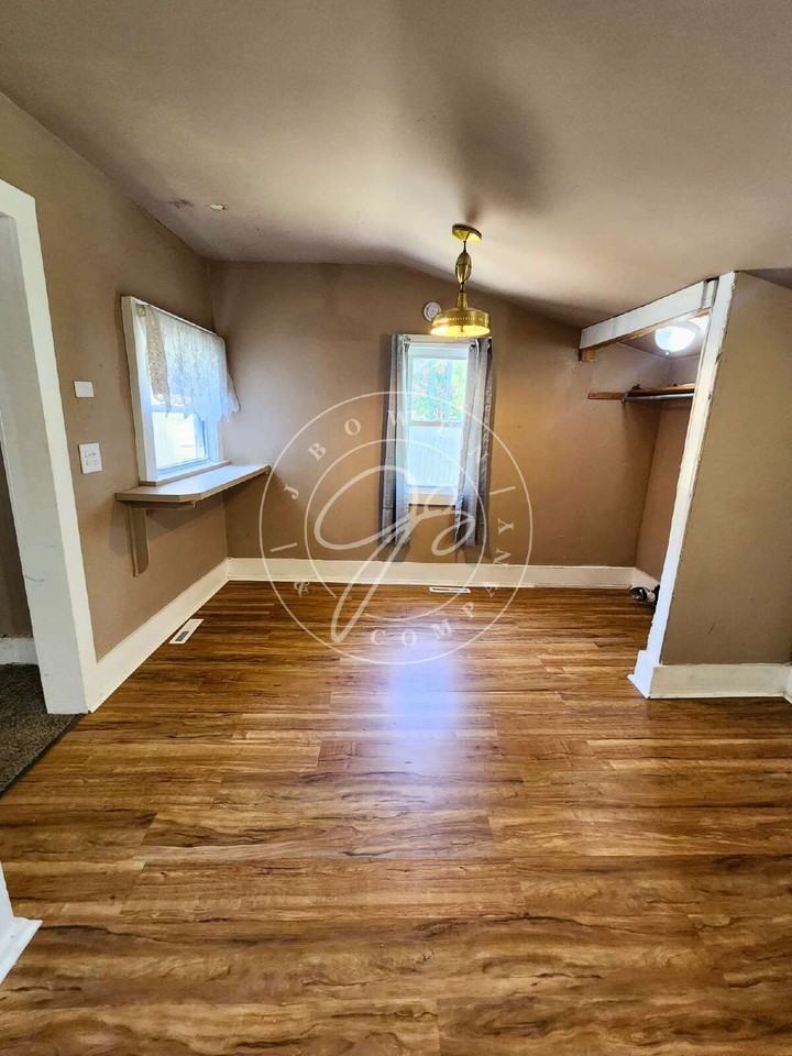 537 Maumee Ave - Photo 6 of 20