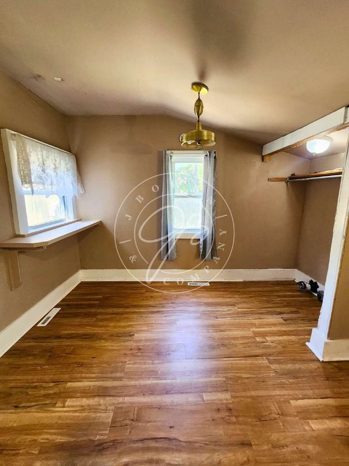 537 Maumee Ave - Photo 7 of 20