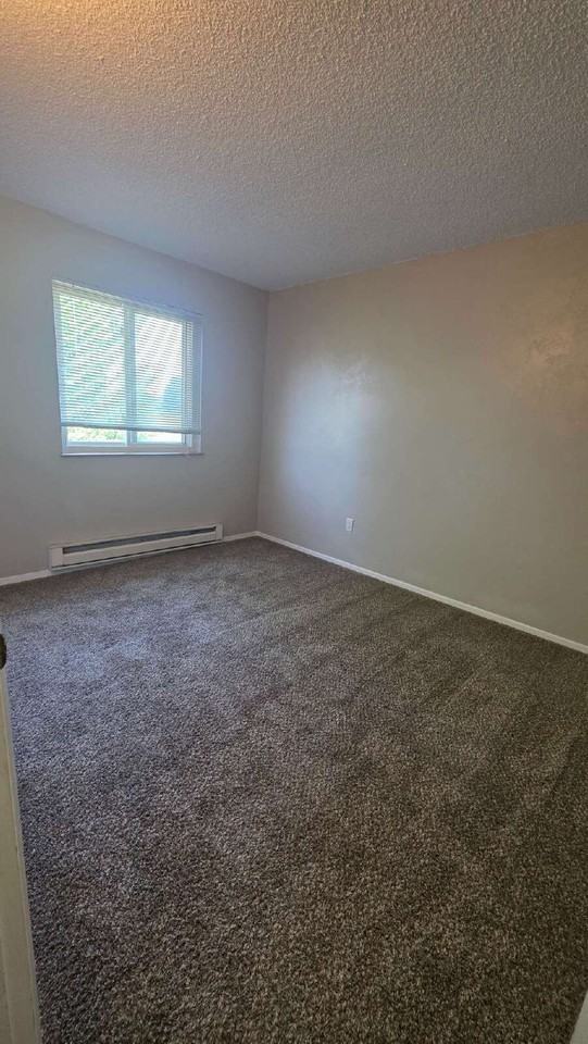 1162 Darby St - Photo 3 of 30