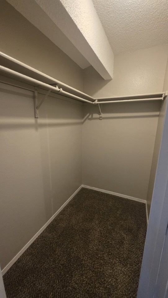 1162 Darby St - Photo 4 of 30