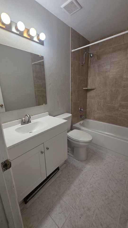 1162 Darby St - Photo 7 of 30