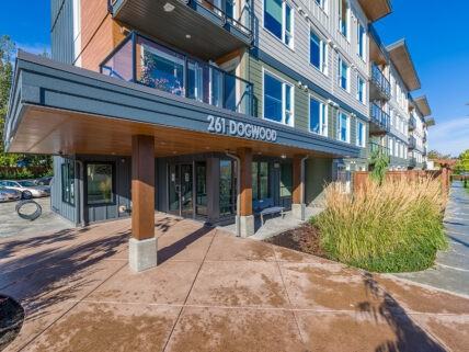 Bayside Manor Apartments - Photo 4 of 28
