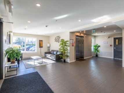 Bayside Manor Apartments - Photo 7 of 28