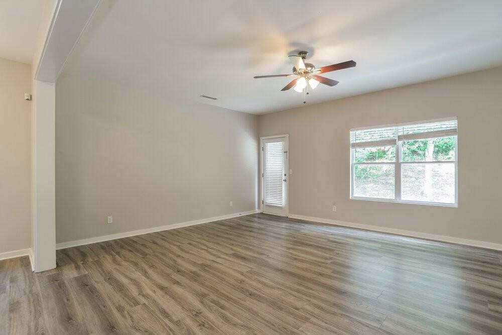 1048 Joselynn Dr - Photo 4 of 17