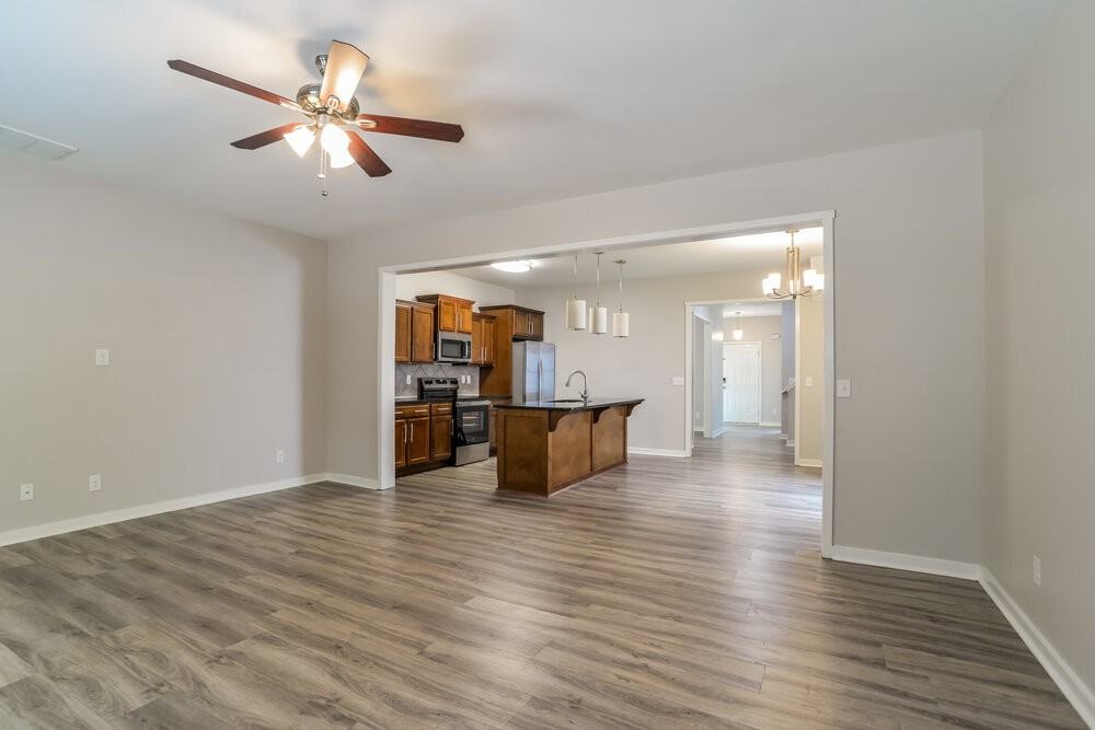 1048 Joselynn Dr - Photo 5 of 17
