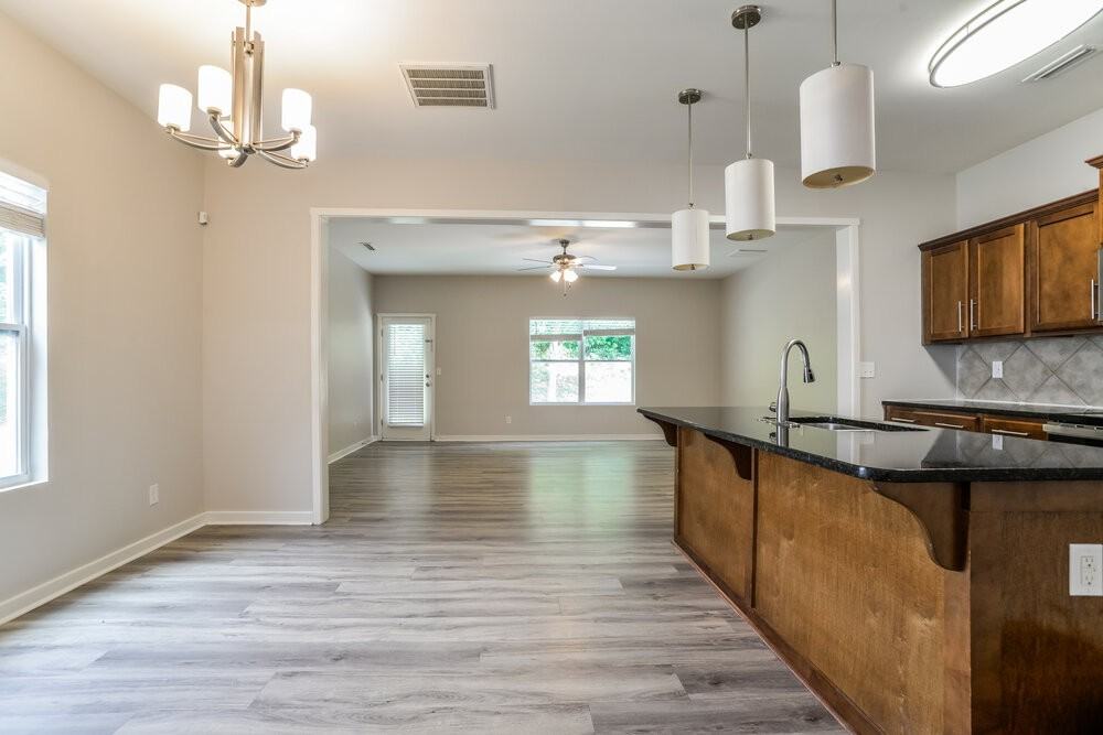1048 Joselynn Dr - Photo 6 of 17