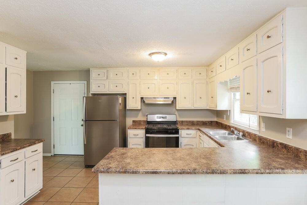 970 Kathryn Ct - Photo 5 of 16
