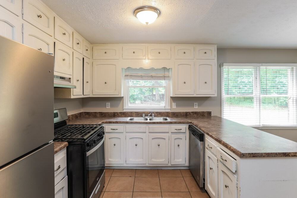 970 Kathryn Ct - Photo 6 of 16