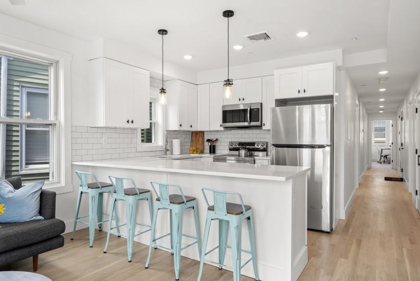 1 Bed / 1 Bath Apartment in South Boston - Photo 4 of 13