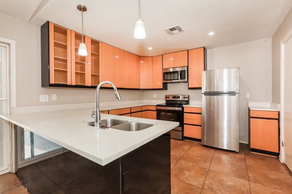 631 W Lindner Ave - Photo 5 of 16