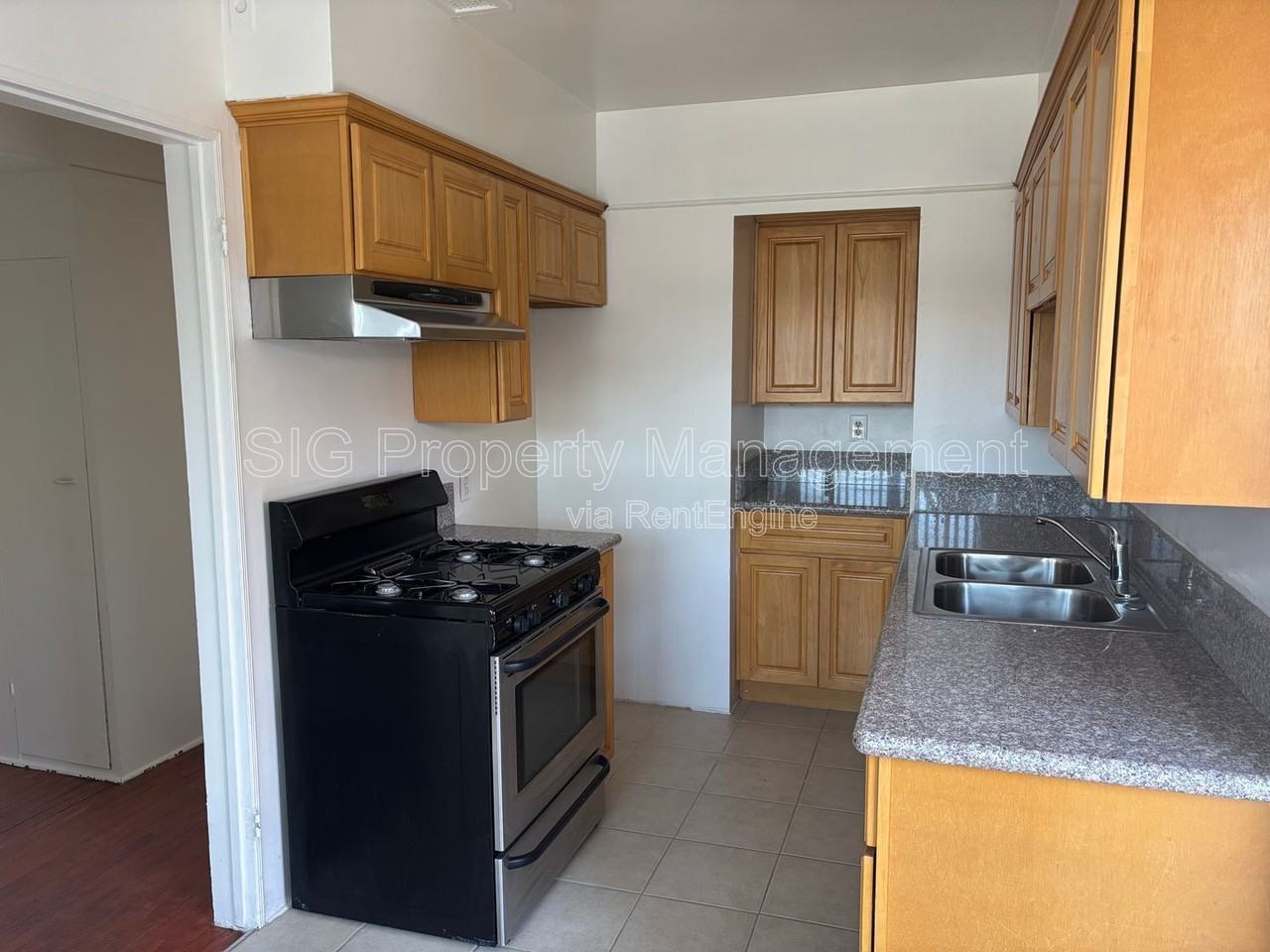 228 E Maple St #D - Photo 4 of 14