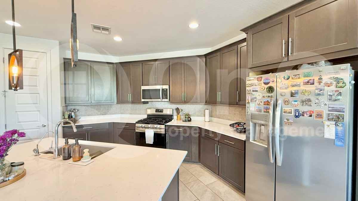 519 S Avocet St - Photo 5 of 27