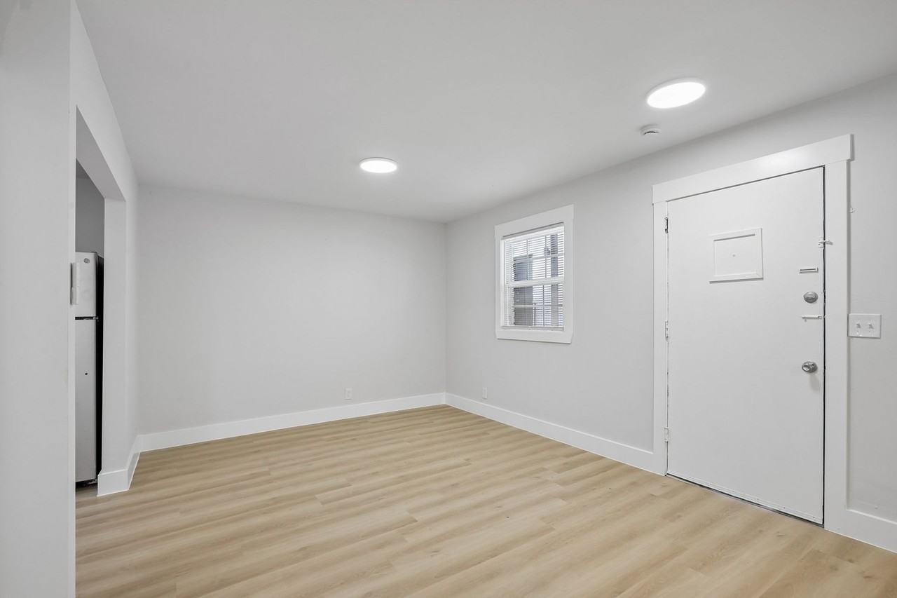 Chateau Apartments - Photo 5 of 50