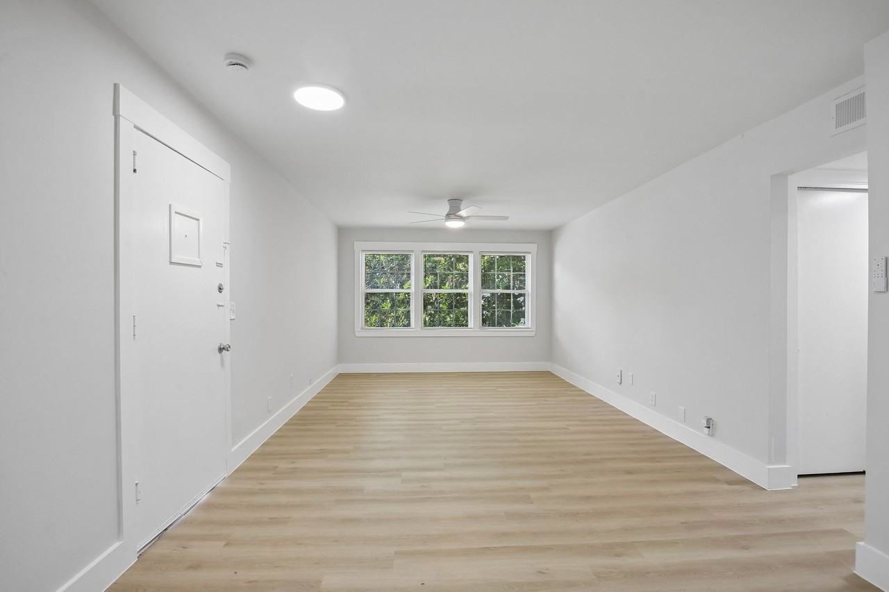 Chateau Apartments - Photo 4 of 50