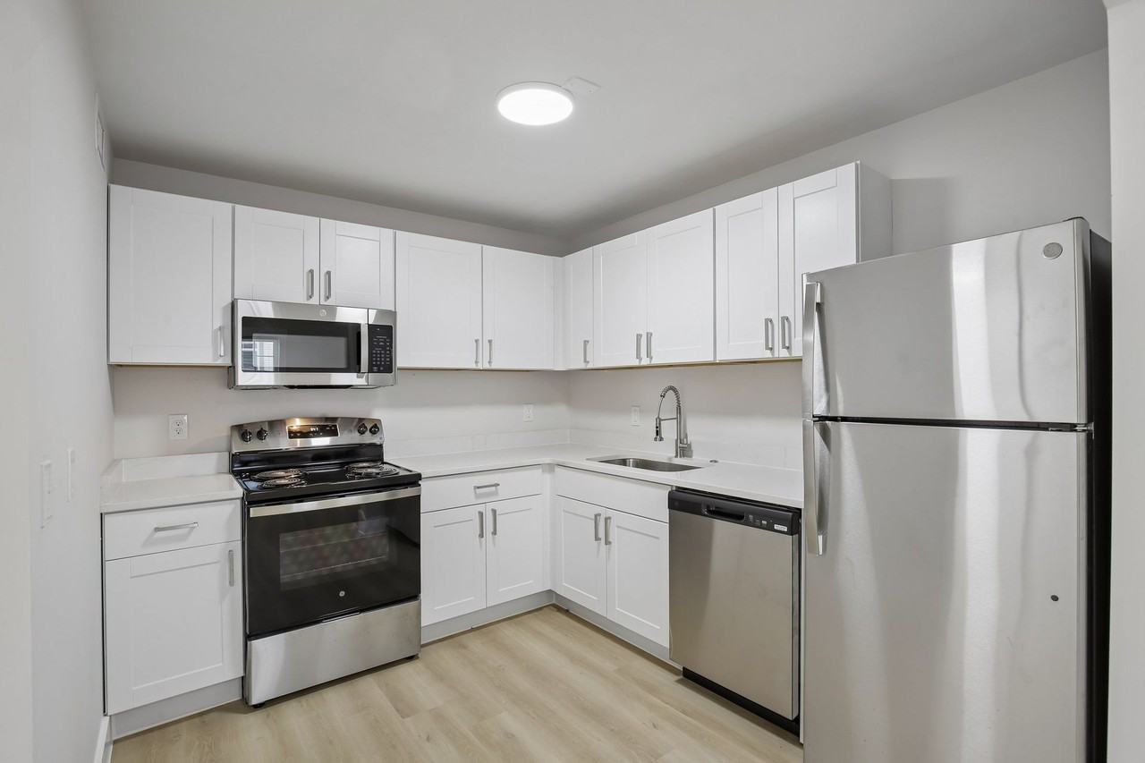 Chateau Apartments - Photo 6 of 50