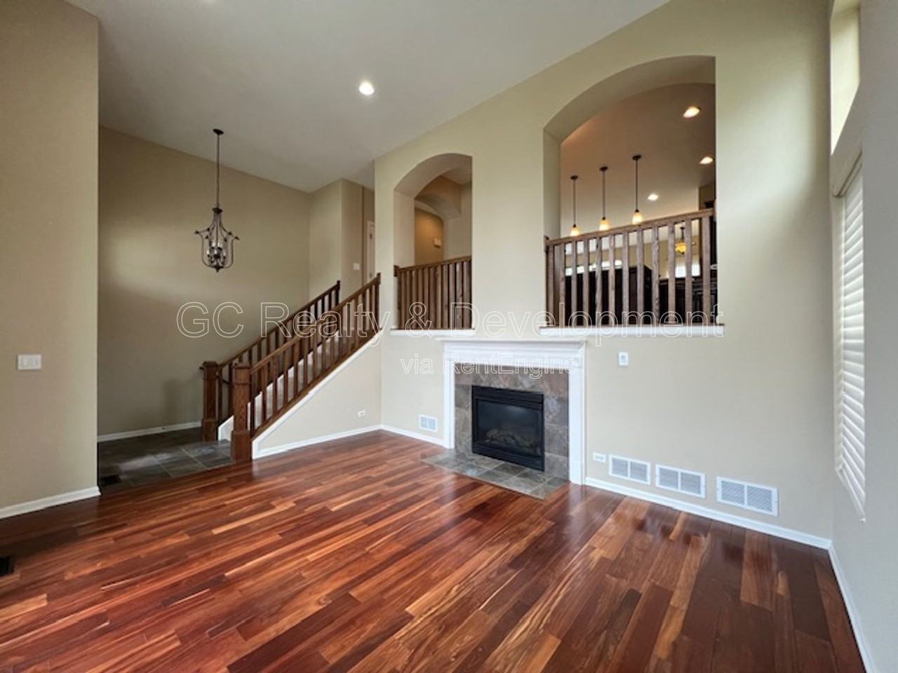 498 Grosvenor Ln - Photo 3 of 38