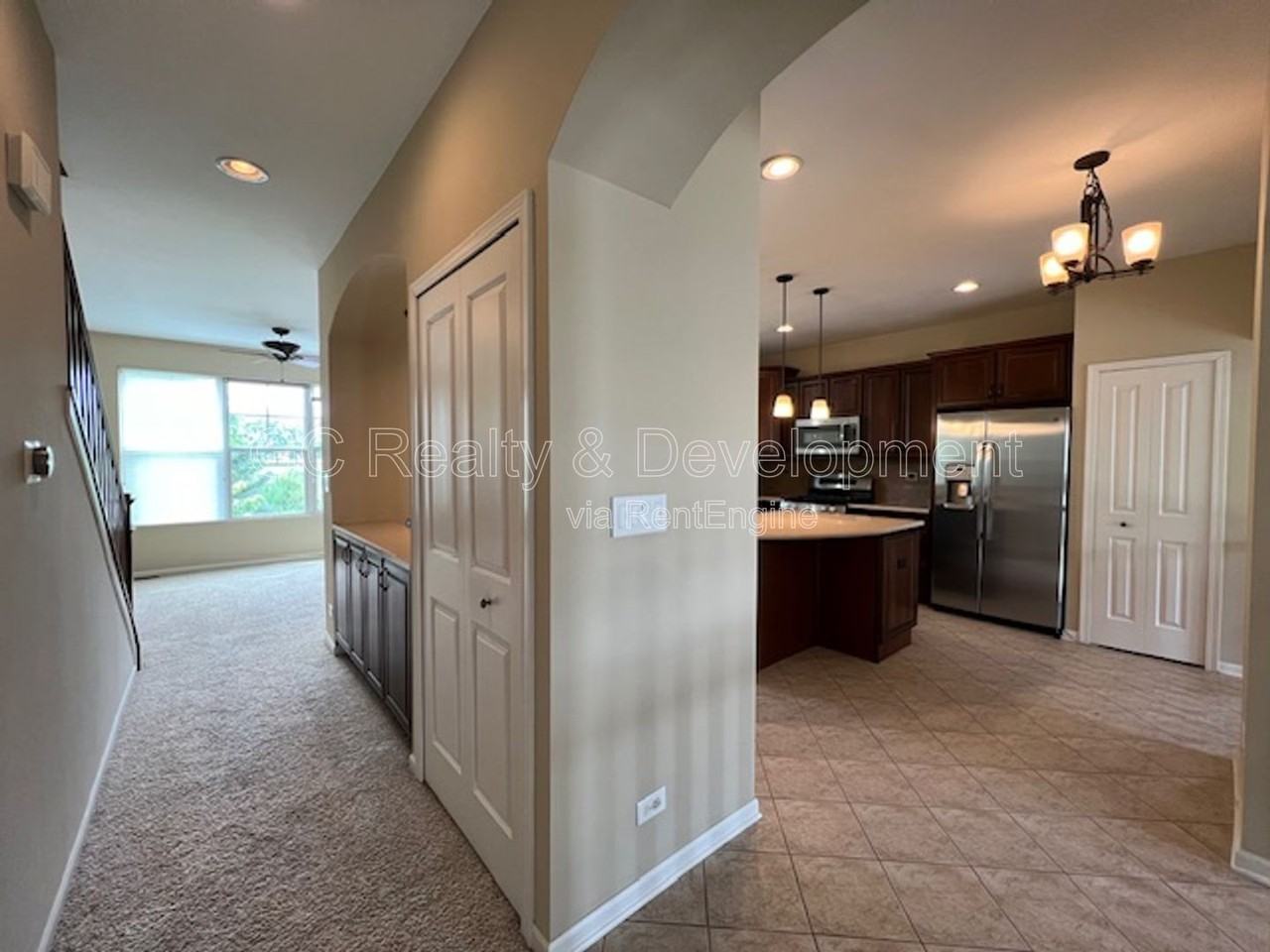 498 Grosvenor Ln - Photo 5 of 38