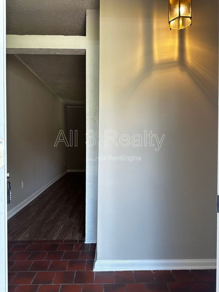 1429 Dunbarton Rd - Photo 5 of 30