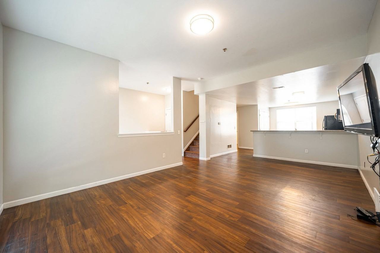 251 E 12th Ave - Photo 5 of 25