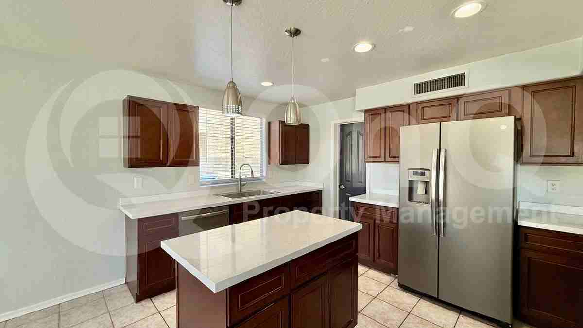 2075 E Appaloosa Rd - Photo 3 of 22