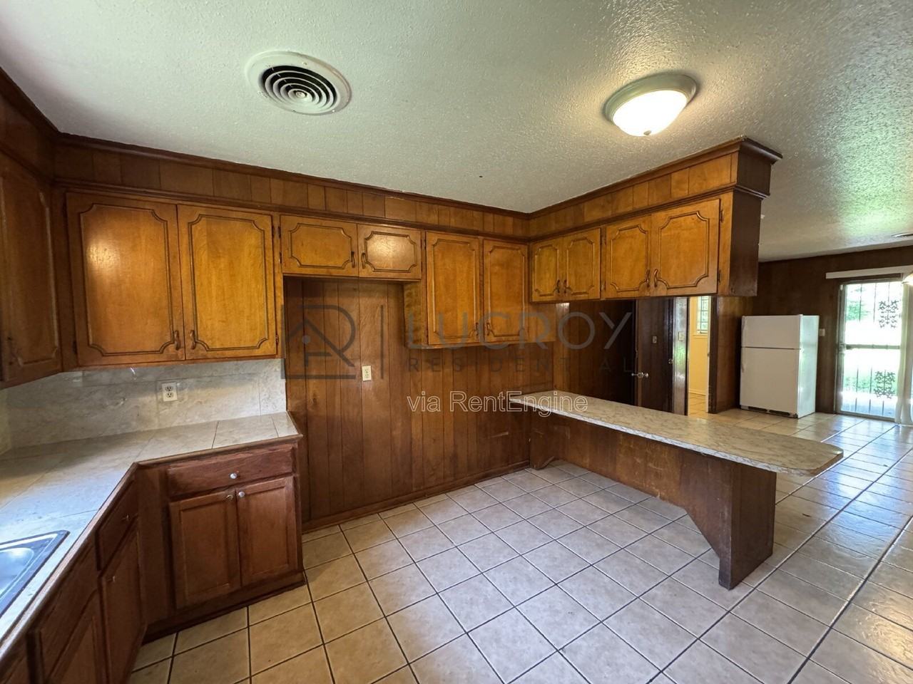 577 Dryden Ave - Photo 6 of 16