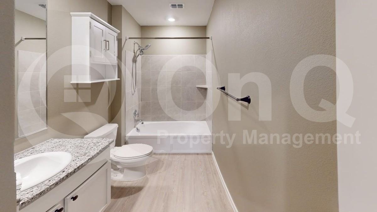 209 Adelina Dr - Photo 6 of 25