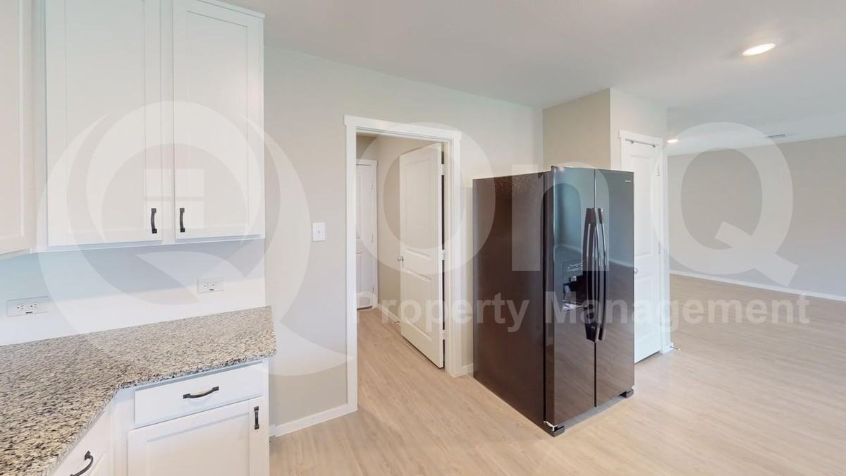 209 Adelina Dr - Photo 5 of 25