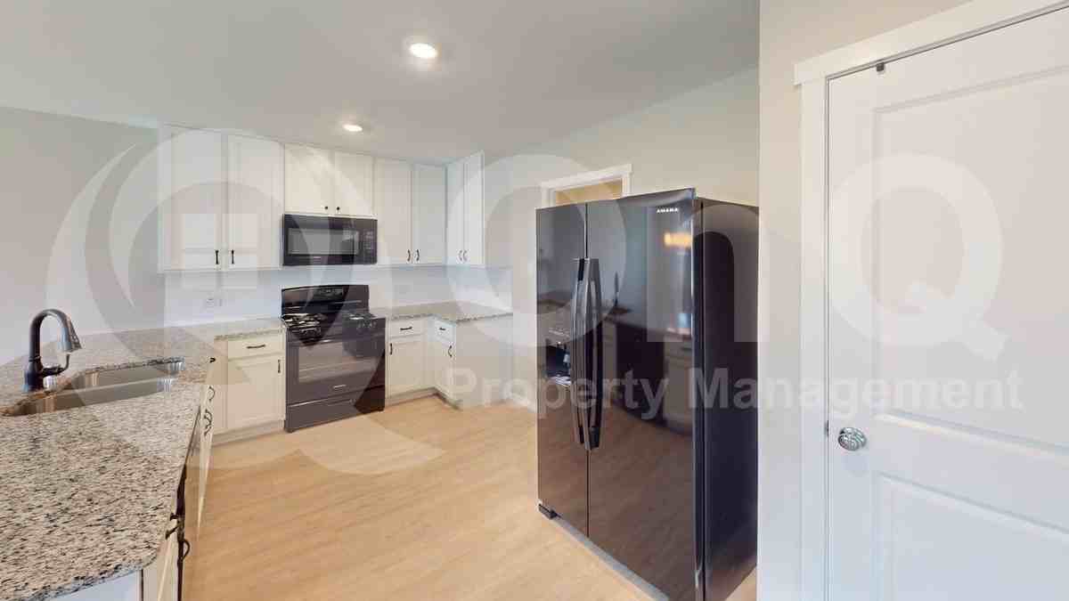 209 Adelina Dr - Photo 4 of 25