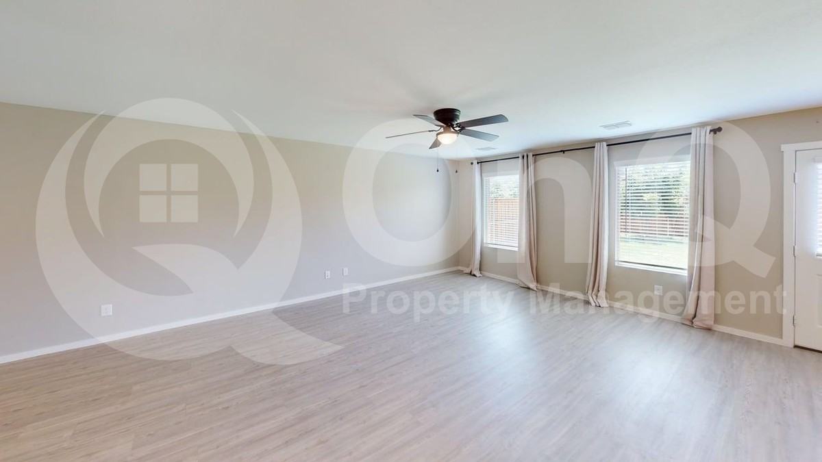 209 Adelina Dr - Photo 7 of 25